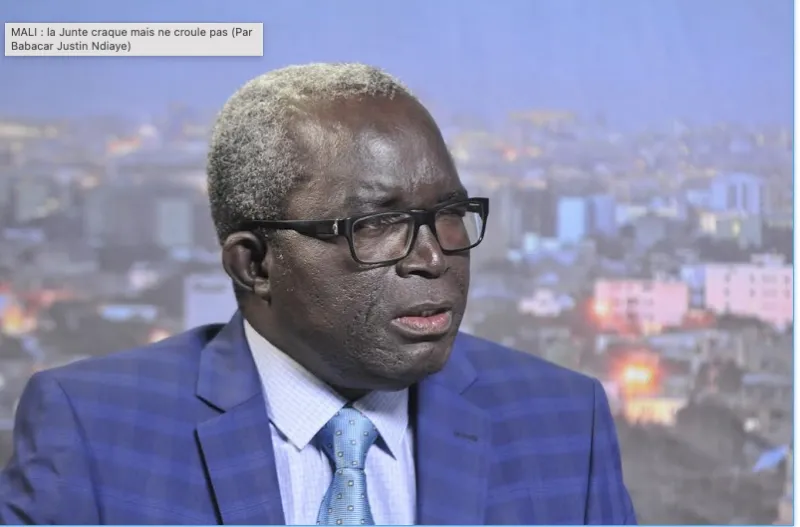 Mali : la junte craque mais ne s'effondre pas