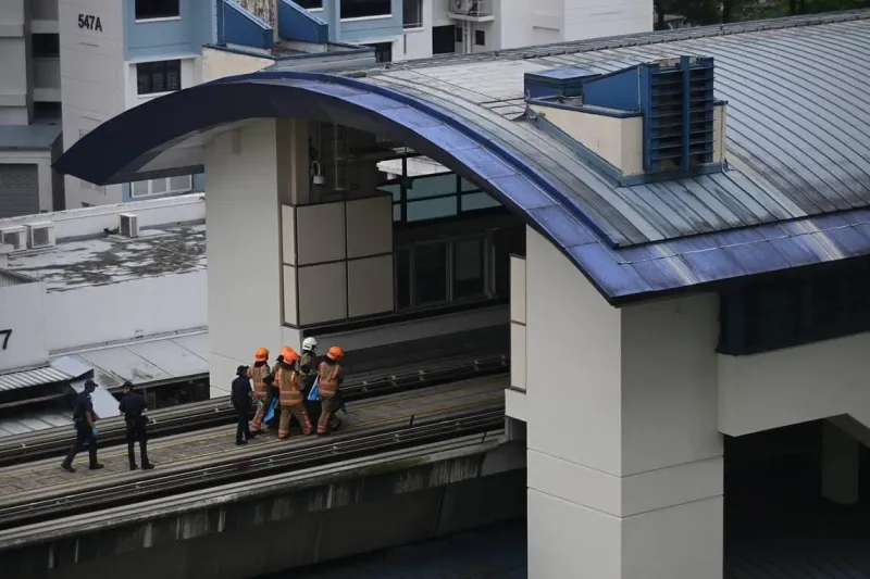 Man dies in fall at Segar LRT station