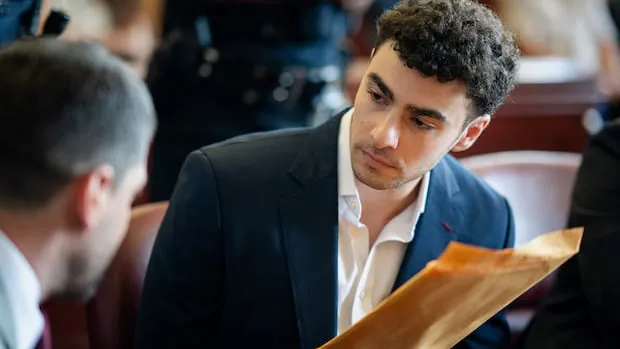 Mangione abandonne la défense psychiatrique au procès