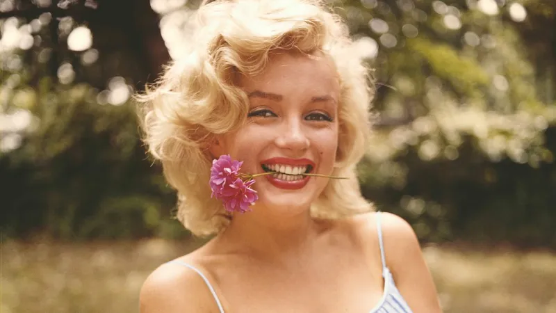 Marilyn Monroe: Rare Photos Show Her Bond with Camera