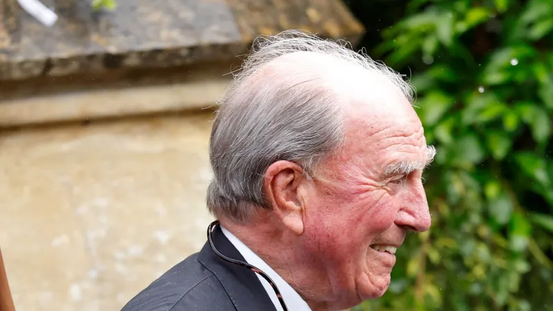 Mark Phillips assiste au mariage de son fils Peter avec sa compagne présumée