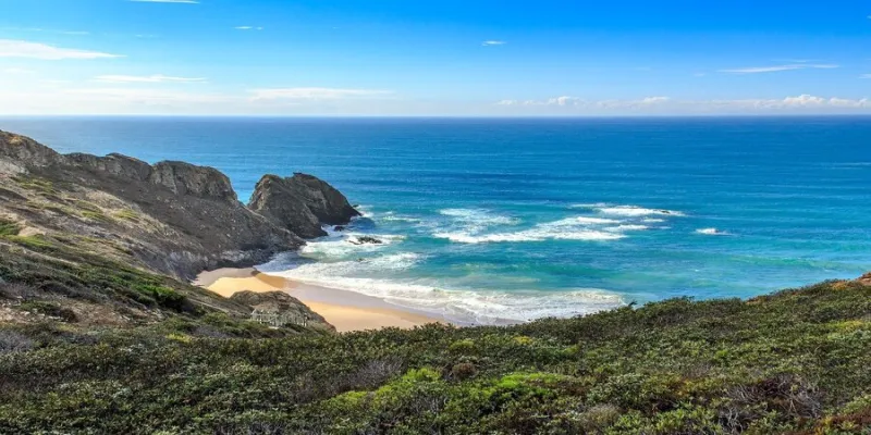 Tempêtes hivernales en Algarve : 35 plages touchées par l'érosion côtière et des dégâts d'infrastructure