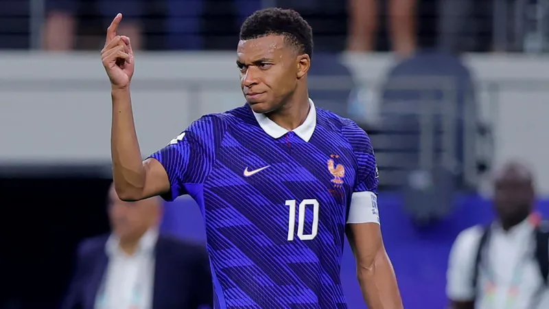 Mbappé Criticized for Poor Performance in Key Match