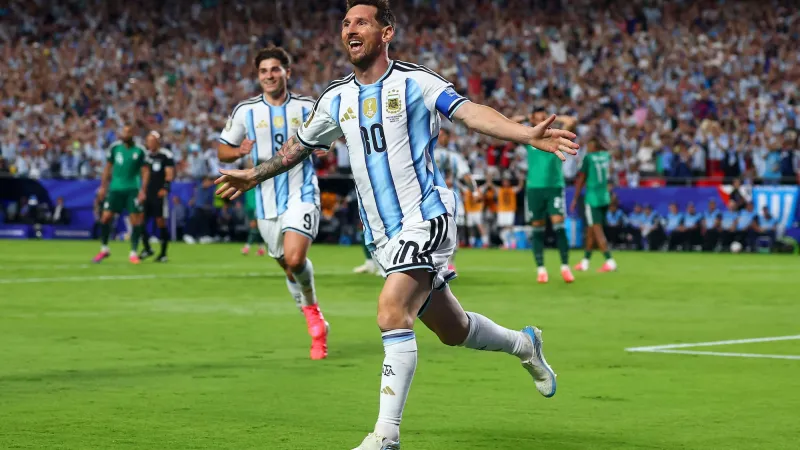 Triplé de Messi contre l'Algérie égale le record de Klose