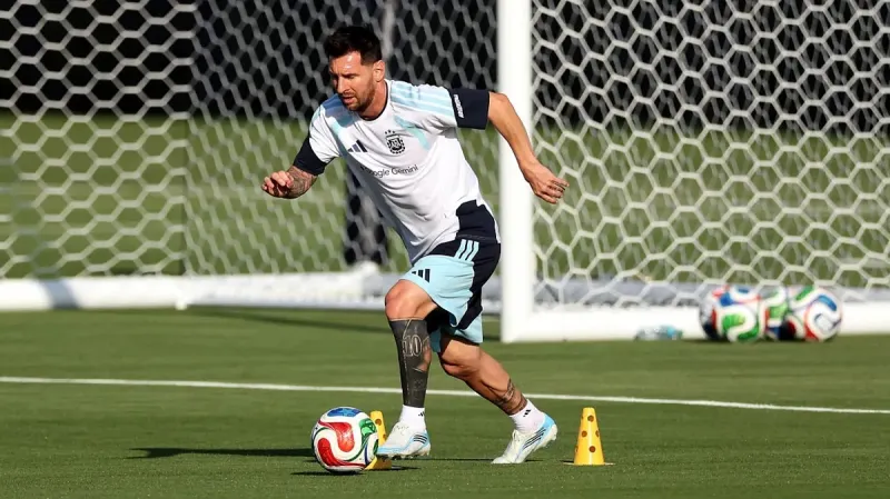 Messi Trains for Argentina's World Cup Opener