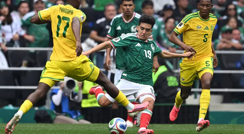 Le Mexique bat l'Afrique du Sud 2-0 en ouverture