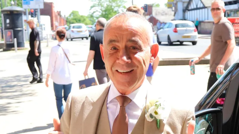 Michael Le Vell épouse sa compagne Louise