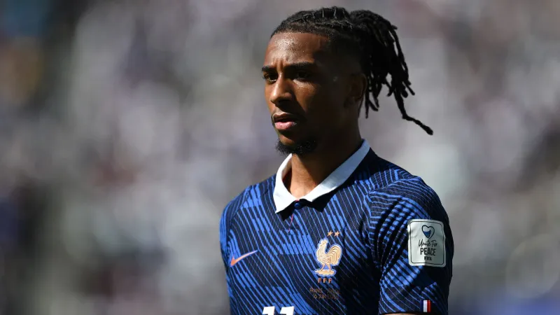 Michael Olise supprime ses photos du Bayern, rumeurs Real
