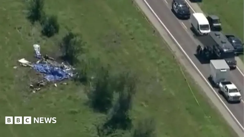 Missouri skydiving plane crash kills 2, injures 1