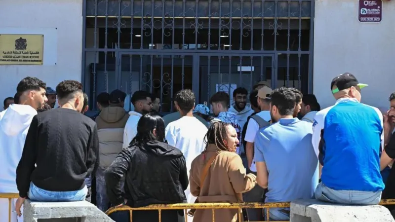 Moroccan Consulates in Spain Face Surge in Regularization Requests