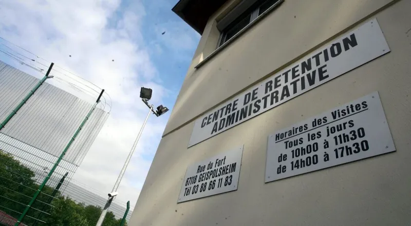 Une mère marocaine en France risque l'expulsion, séparée de ses six enfants