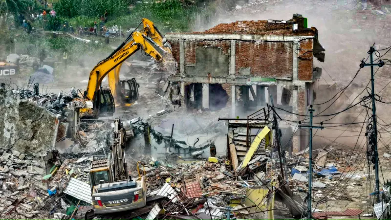 Le Népal démolit 2 000 constructions illégales en bord de rivière