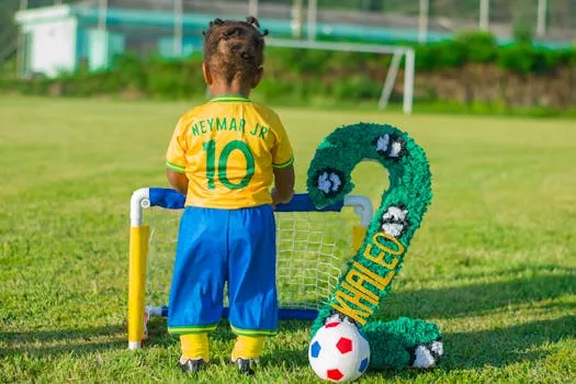 Neymar blessé avec Santos, toujours en lice pour le Mondial