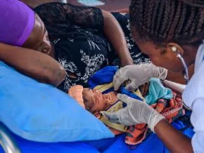 Nigeria Unveils Midwifery Plan to Reduce Maternal Deaths