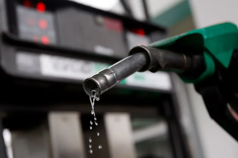 Nigerian Filling Stations Cut Petrol Price to N1,350/Litre
