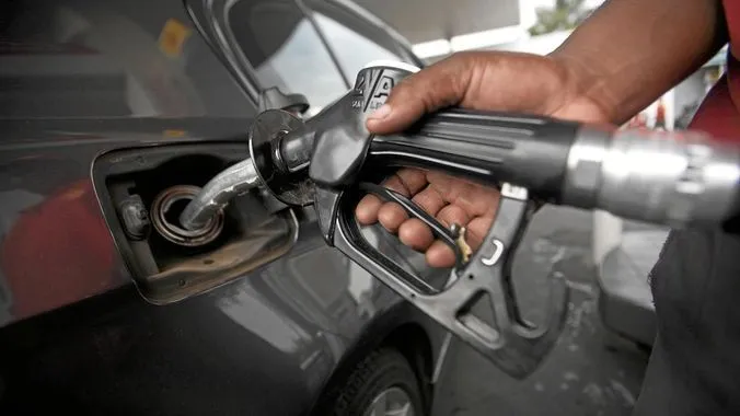 Nigerians Decry Delay in Petrol Price Cuts