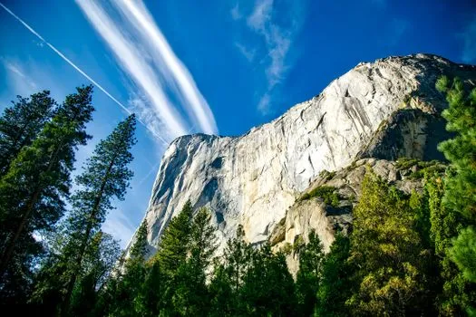 No verified incident of flag defacement at Yosemite found