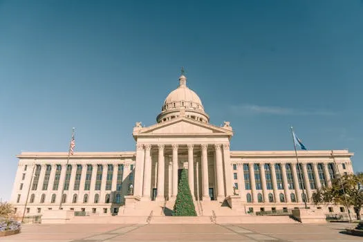 Le congressiste de l'Oklahoma Hern se lance dans la course au Sénat pendant que Mullin vise le DHS