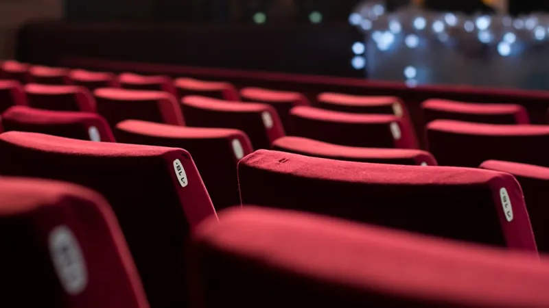 Fréquentation des cinémas américains en chute libre : seulement la moitié y va en 2025