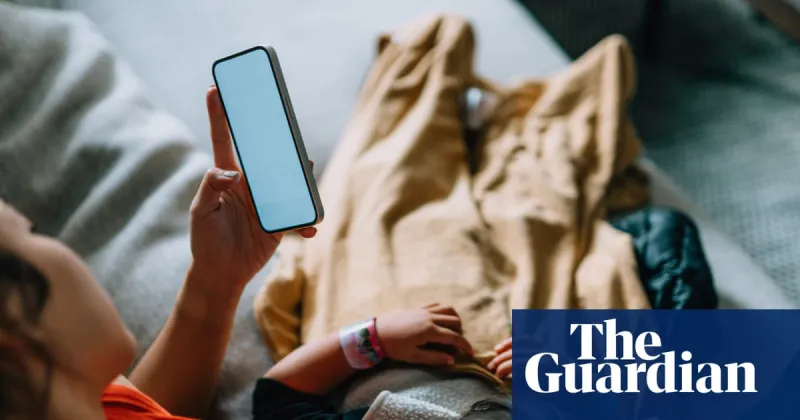 Parental Phubbing Linked to Child Anxiety, Study Finds
