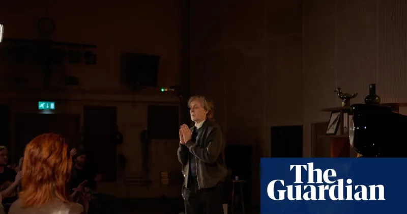 Paul McCartney plays new songs at Abbey Road for fans