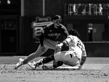 Nick Gonzales des Pirates : leader de simples sans statistiques tape-à-l'œil