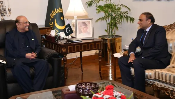 President Zardari urges trade focus for Iran envoy
