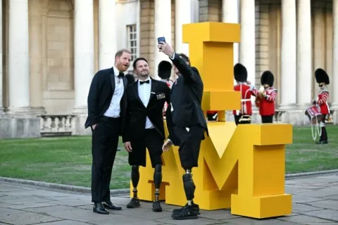 Le prince Harry fait sa première apparition publique au Royaume-Uni