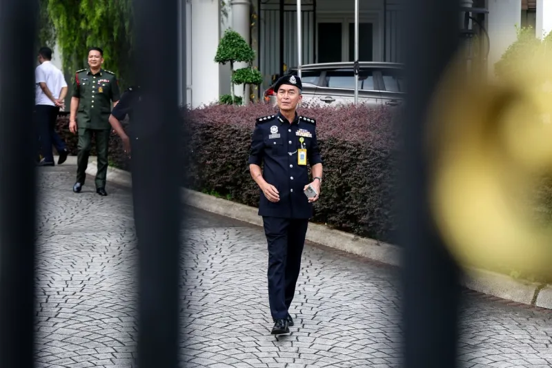 Prisons Dept, police inspect Najib's residence ahead of house arrest