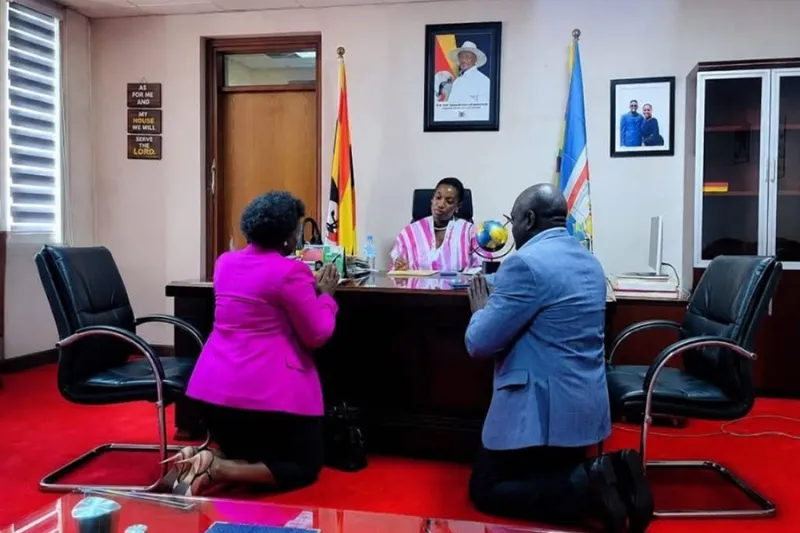 Public Service Dignity: A Photo Sparks Debate