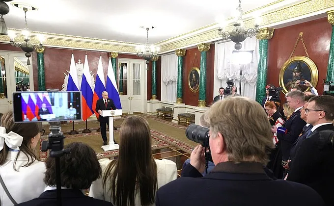Putin Answers Media Questions on Key Issues