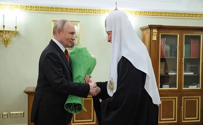 Putin Congratulates Patriarch Kirill on Name Day