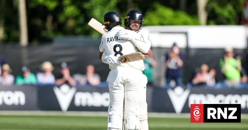 Des siècles de Ravindra et Blundell sauvent les Black Caps à Belfast