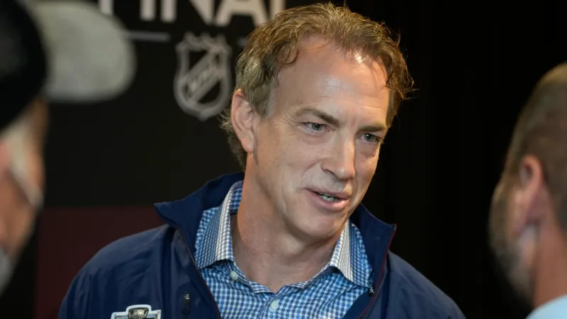 Report: Avalanche's Joe Sakic to remain full-time general manager