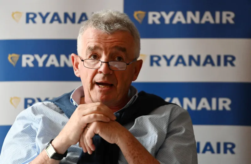 Ryanair CEO: Foreign Object Damage Likely in Window Crack