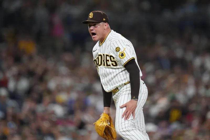 Salas walk-off single in 10th lifts Padres over Marlins 7-6