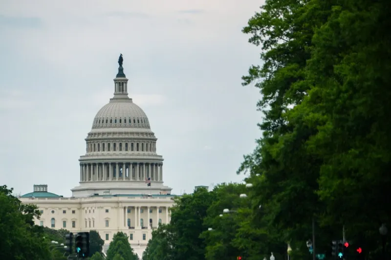 Senators Unanimously Back Withholding Pay During Shutdowns