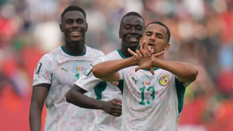 Le Sénégal bat l'Irak 2-0 et reste en course pour le Mondial