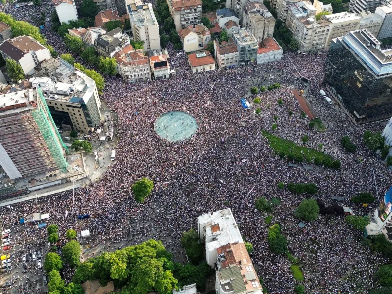 Serbia: Tens of thousands protest, demand early elections