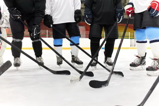 Shane Murphy re-signs with pro hockey team for 2026-27