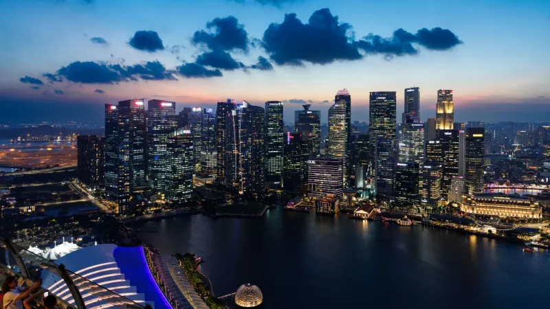 Singapore Tightens Monetary Policy on Oil Price Risks