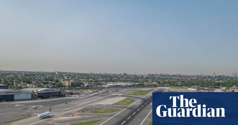 Sinkhole Closes Runway at LaGuardia Airport