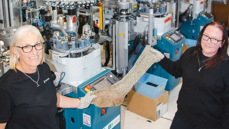 Les rares chaussettes d'escalade de Sir Edmund Hillary exposées à Fieldays