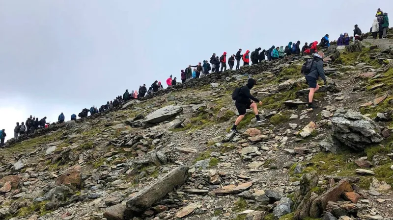 Snowdon summit queues spark debate over visitor congestion