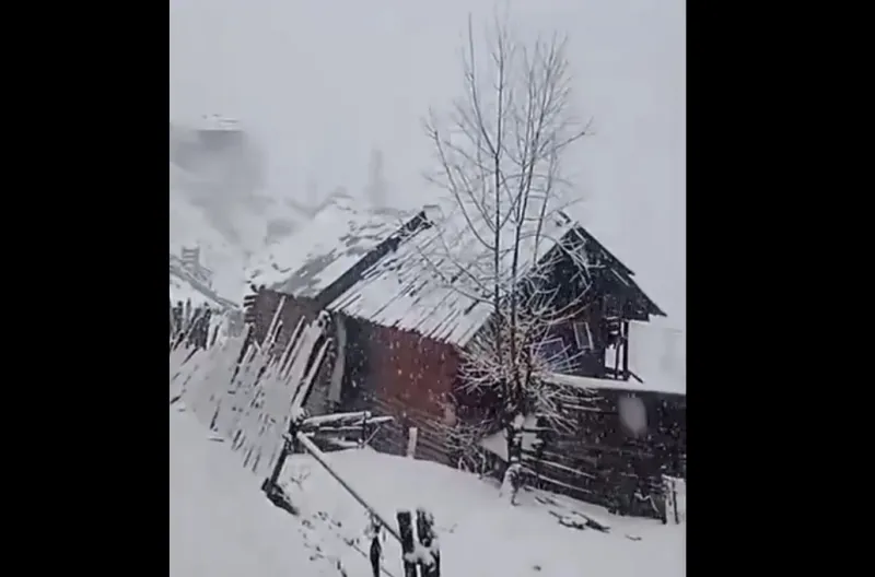 Snowfall, Rain Lower Temperatures in Kashmir