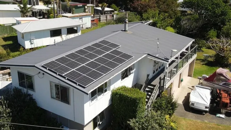 SolarZero customers face contract complaints