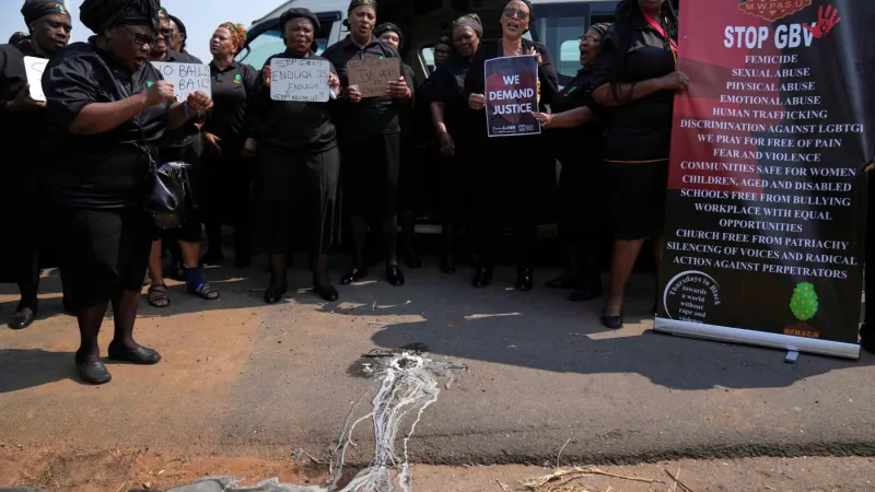 Afrique du Sud : les femmes se sentent 'en prison' face aux féminicides