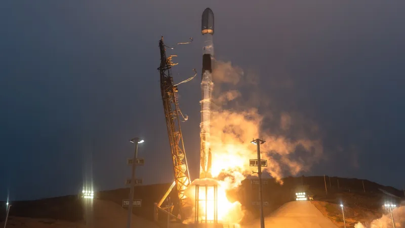 SpaceX launches 27 Starlink satellites from California
