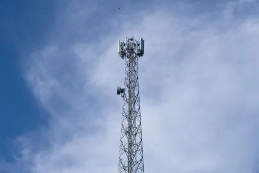 SpaceX Starlink Direct-to-Cell Threatens Telecom Giants