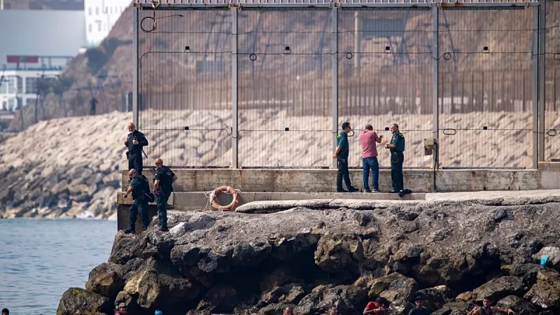 L'Espagne déploie l'armée à Ceuta après une vague migratoire